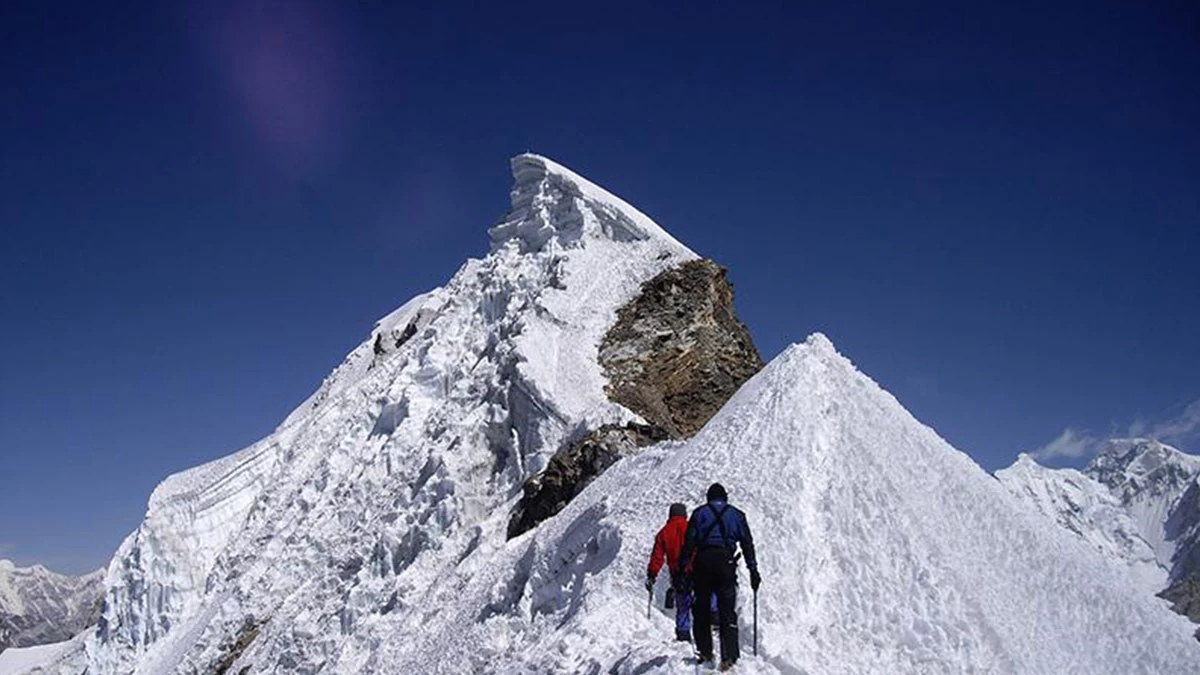 Lobuche East Peak Climbing 20 Days