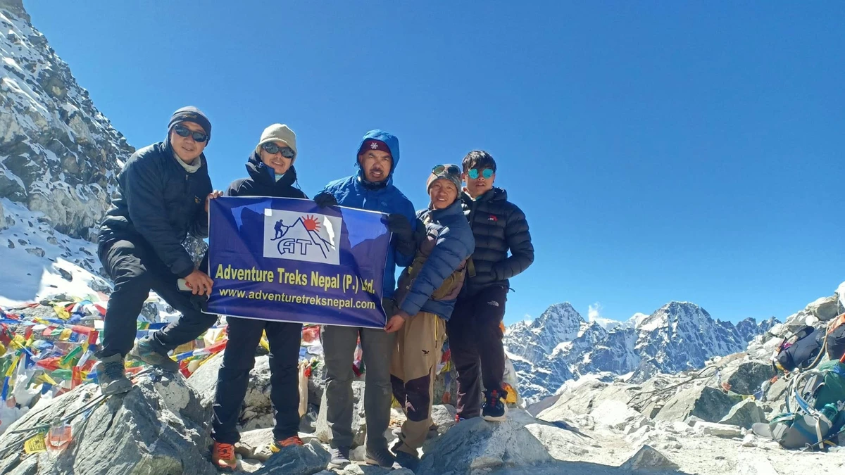 Renjo La Pass Trek